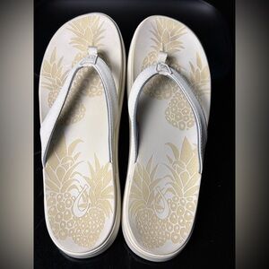 OluKai White and Cream Sandals